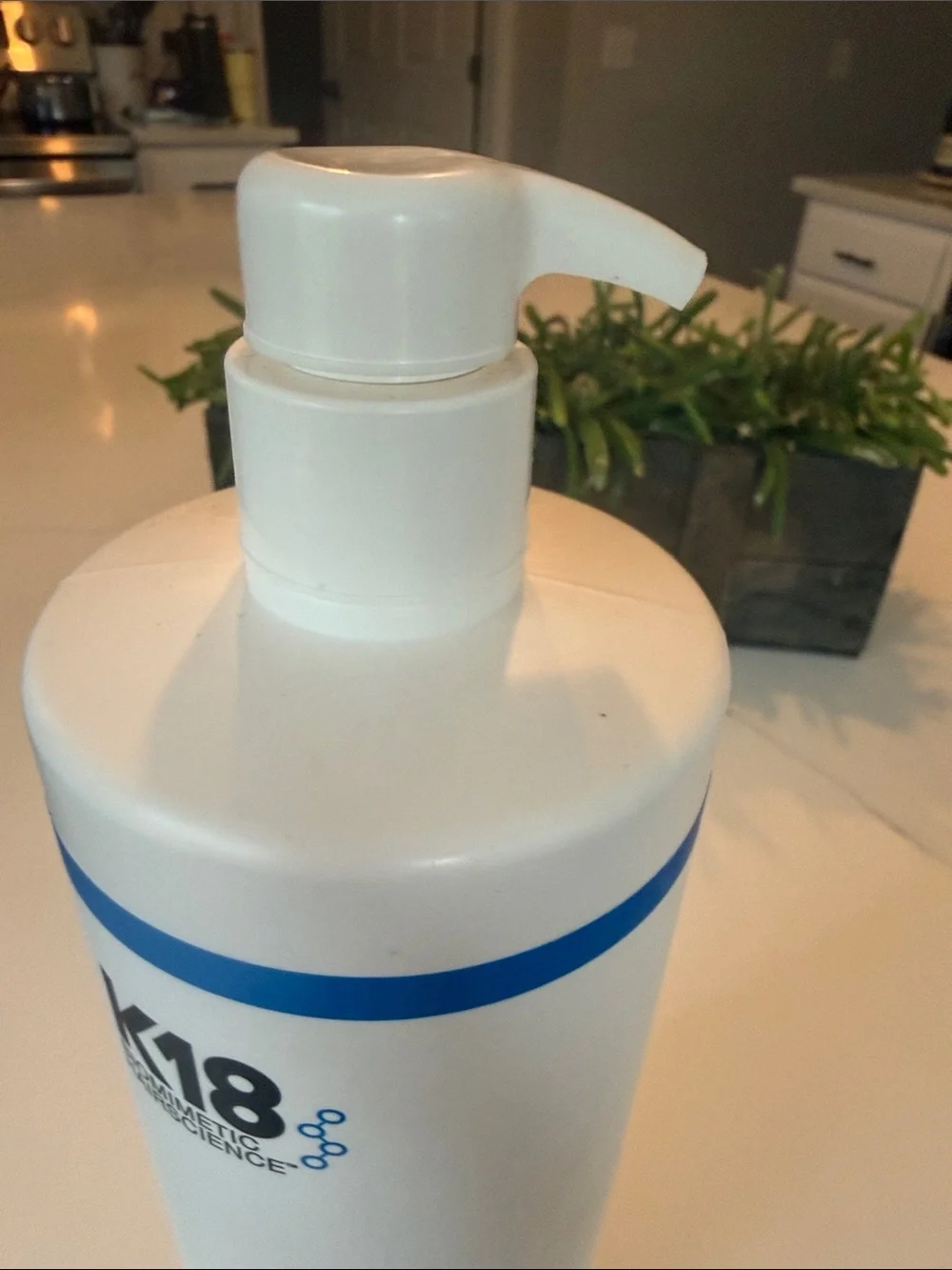 K18 Damage Shield pH Protective shampoo- 31.5 fl oz